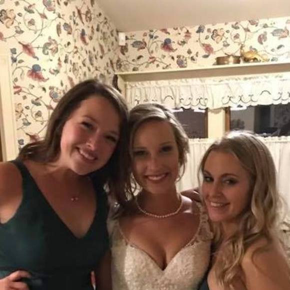 Meet your Posher, Courtney - Picture 1 of 1